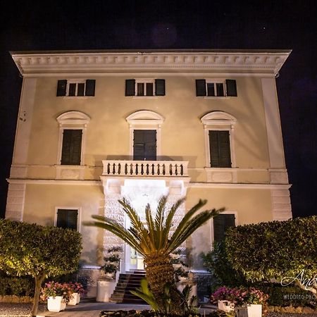 Villa Parisi Grand Hotel กัสตีลยอนเชลโล ภายนอก รูปภาพ