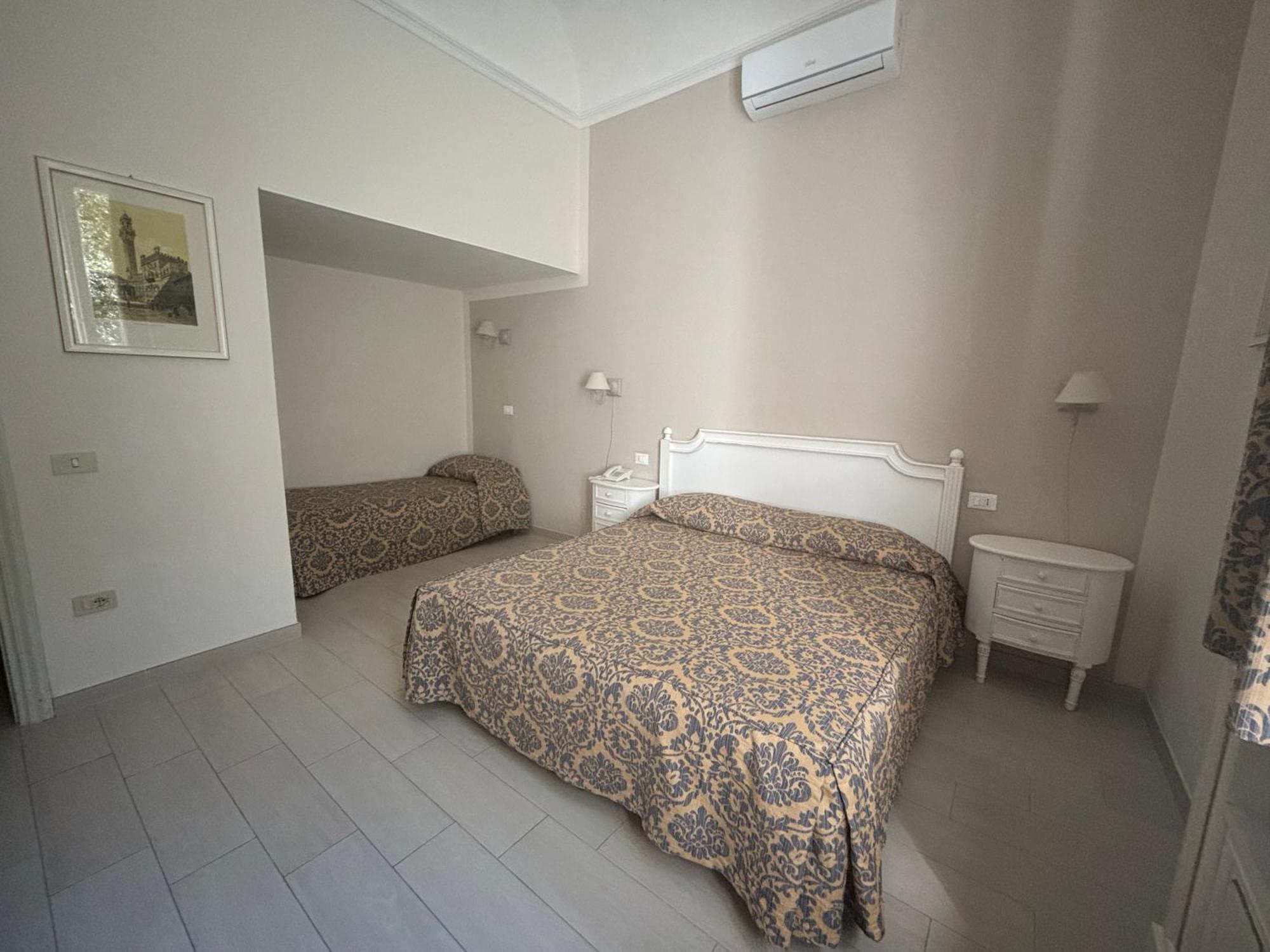 Villa Parisi Grand Hotel กัสตีลยอนเชลโล ภายนอก รูปภาพ