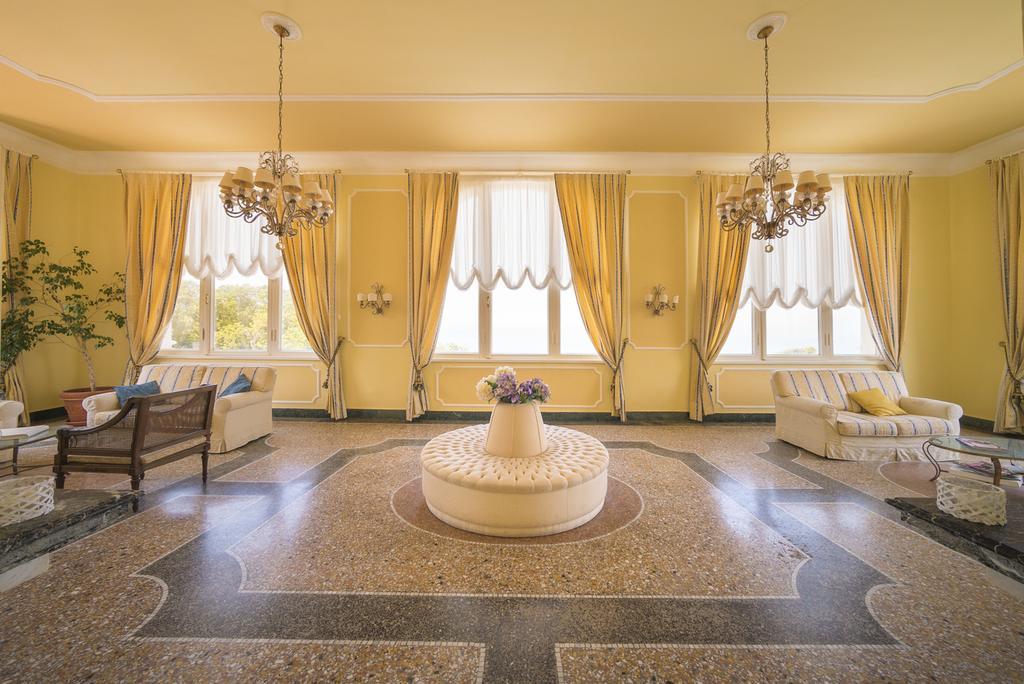 Villa Parisi Grand Hotel กัสตีลยอนเชลโล ภายนอก รูปภาพ