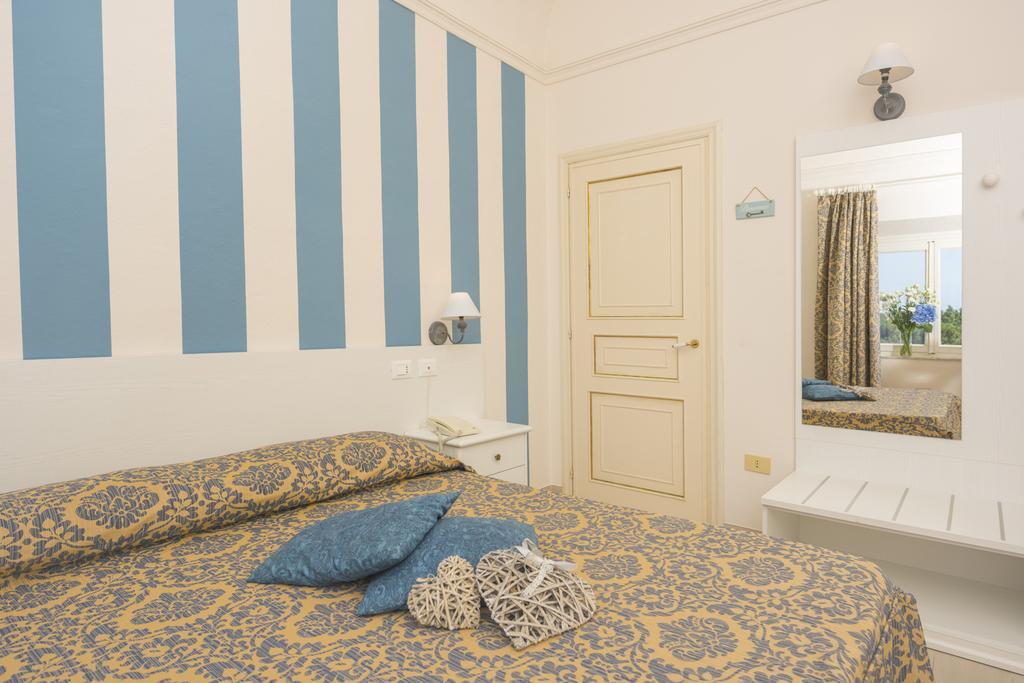 Villa Parisi Grand Hotel กัสตีลยอนเชลโล ภายนอก รูปภาพ