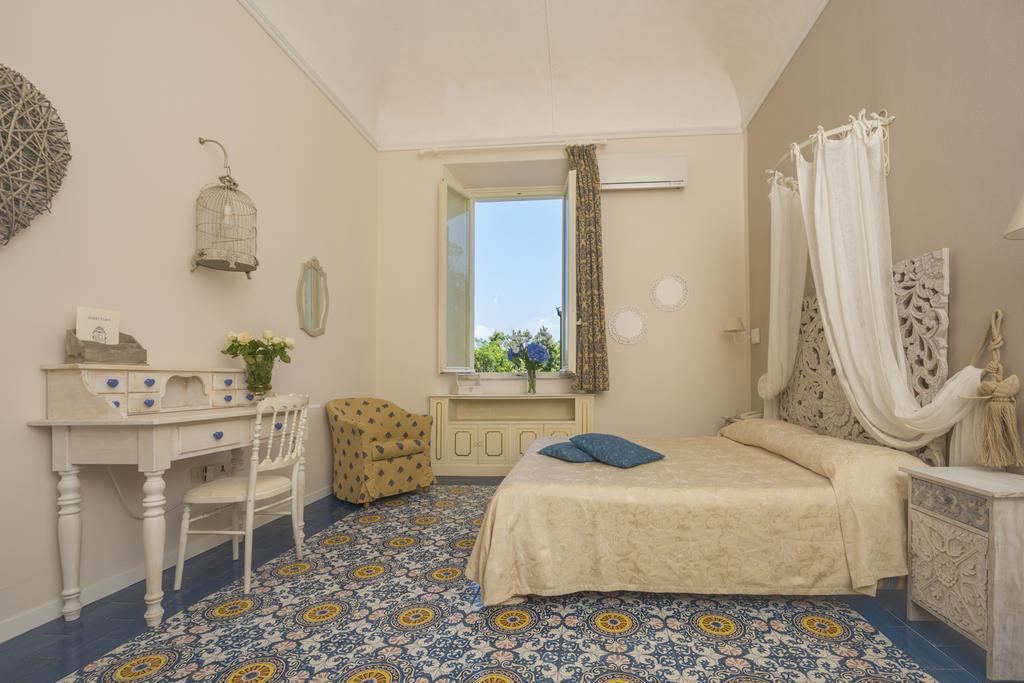 Villa Parisi Grand Hotel กัสตีลยอนเชลโล ภายนอก รูปภาพ
