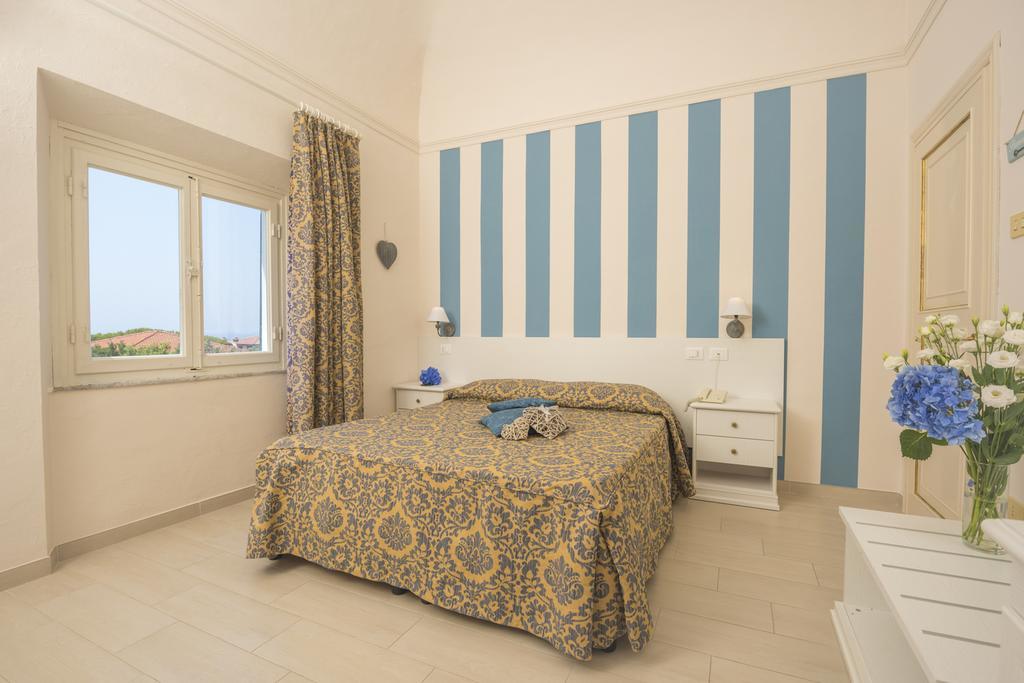 Villa Parisi Grand Hotel กัสตีลยอนเชลโล ภายนอก รูปภาพ