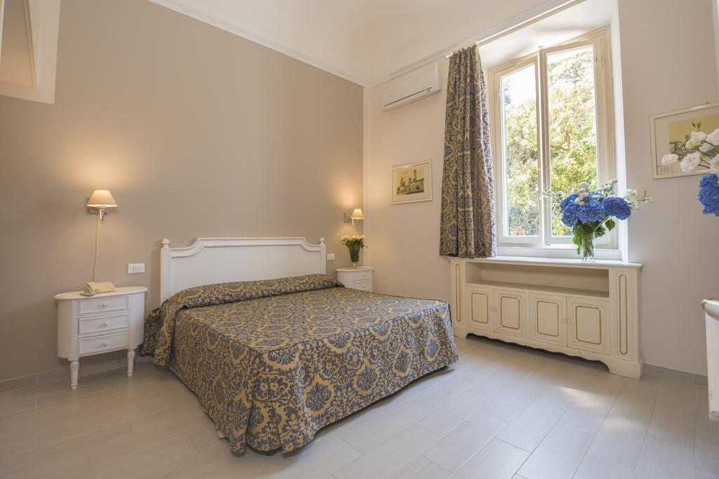 Villa Parisi Grand Hotel กัสตีลยอนเชลโล ภายนอก รูปภาพ