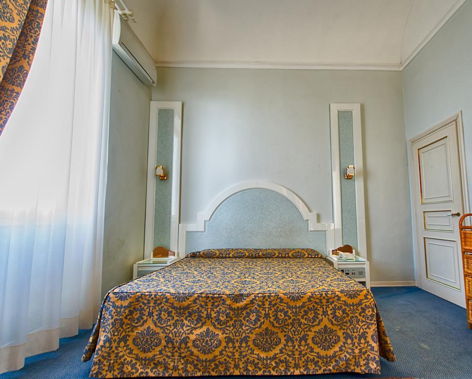 Villa Parisi Grand Hotel กัสตีลยอนเชลโล ภายนอก รูปภาพ