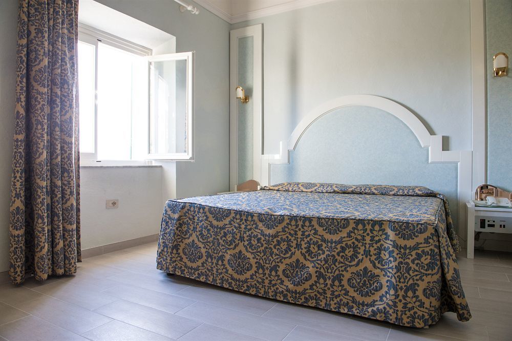 Villa Parisi Grand Hotel กัสตีลยอนเชลโล ภายนอก รูปภาพ