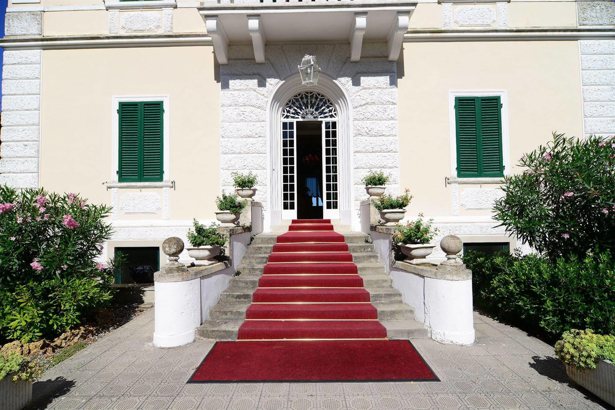 Villa Parisi Grand Hotel กัสตีลยอนเชลโล ภายนอก รูปภาพ