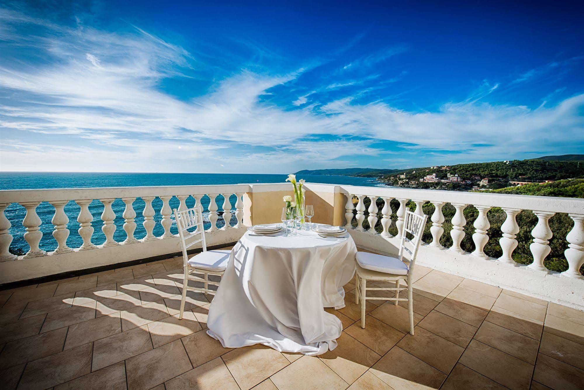 Villa Parisi Grand Hotel กัสตีลยอนเชลโล ภายนอก รูปภาพ