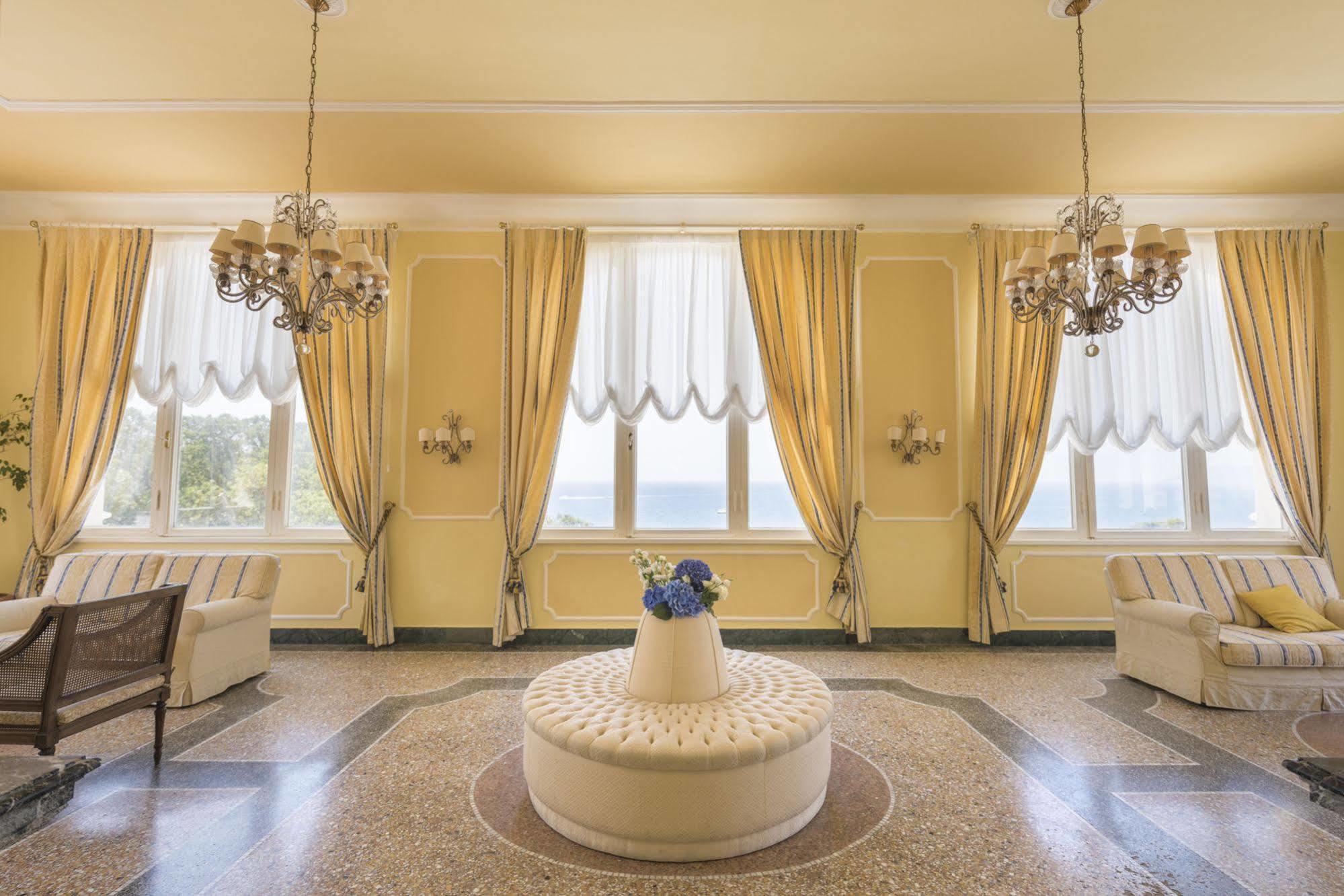 Villa Parisi Grand Hotel กัสตีลยอนเชลโล ภายนอก รูปภาพ