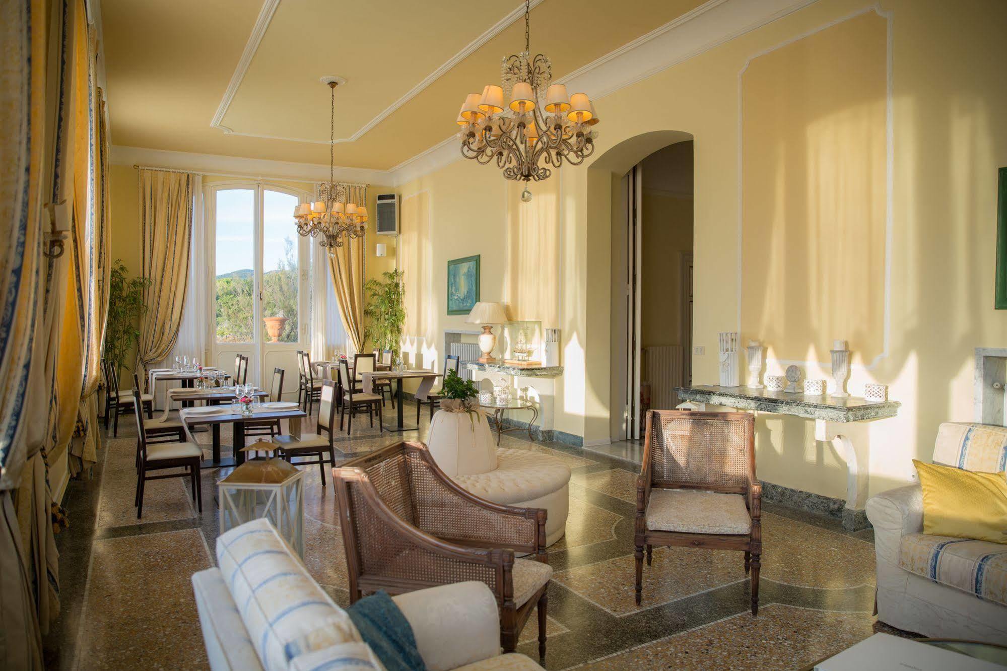 Villa Parisi Grand Hotel กัสตีลยอนเชลโล ภายนอก รูปภาพ