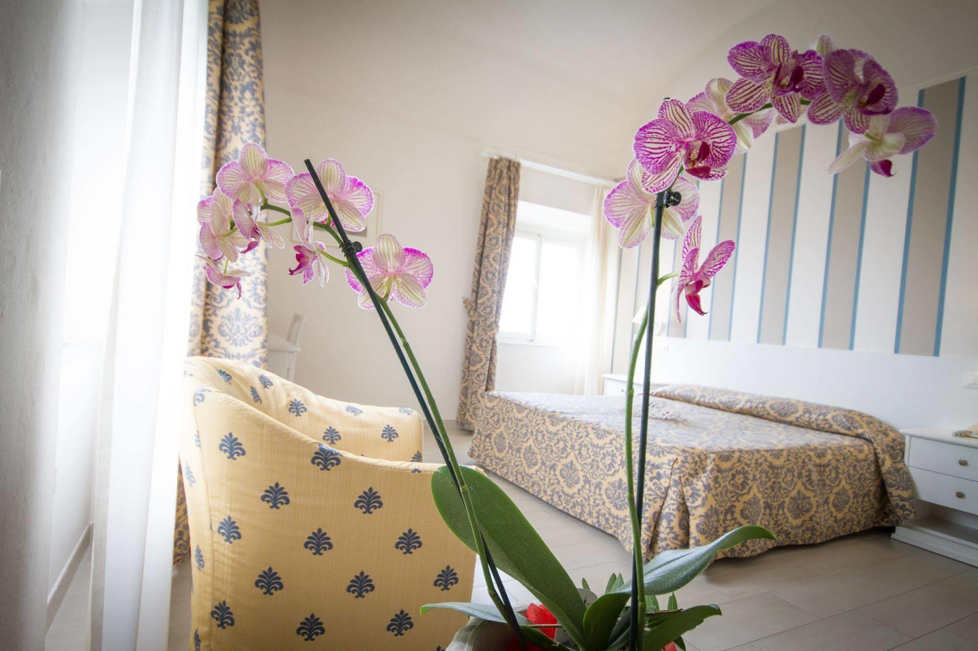 Villa Parisi Grand Hotel กัสตีลยอนเชลโล ภายนอก รูปภาพ