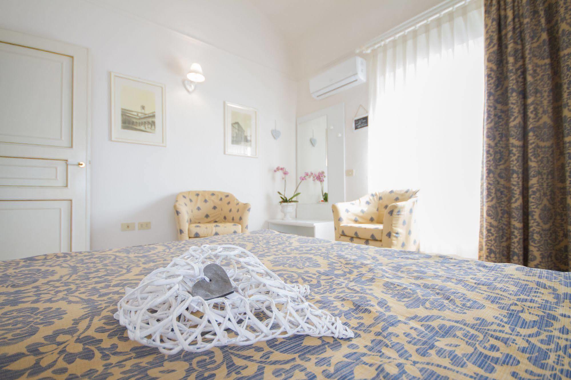 Villa Parisi Grand Hotel กัสตีลยอนเชลโล ภายนอก รูปภาพ