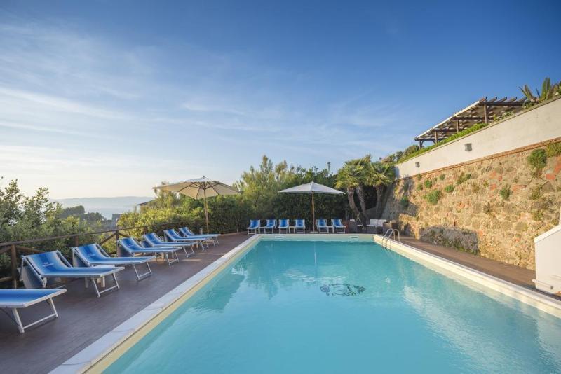 Villa Parisi Grand Hotel กัสตีลยอนเชลโล ภายนอก รูปภาพ