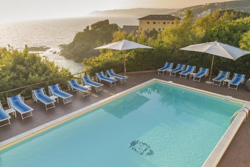 Villa Parisi Grand Hotel กัสตีลยอนเชลโล ภายนอก รูปภาพ